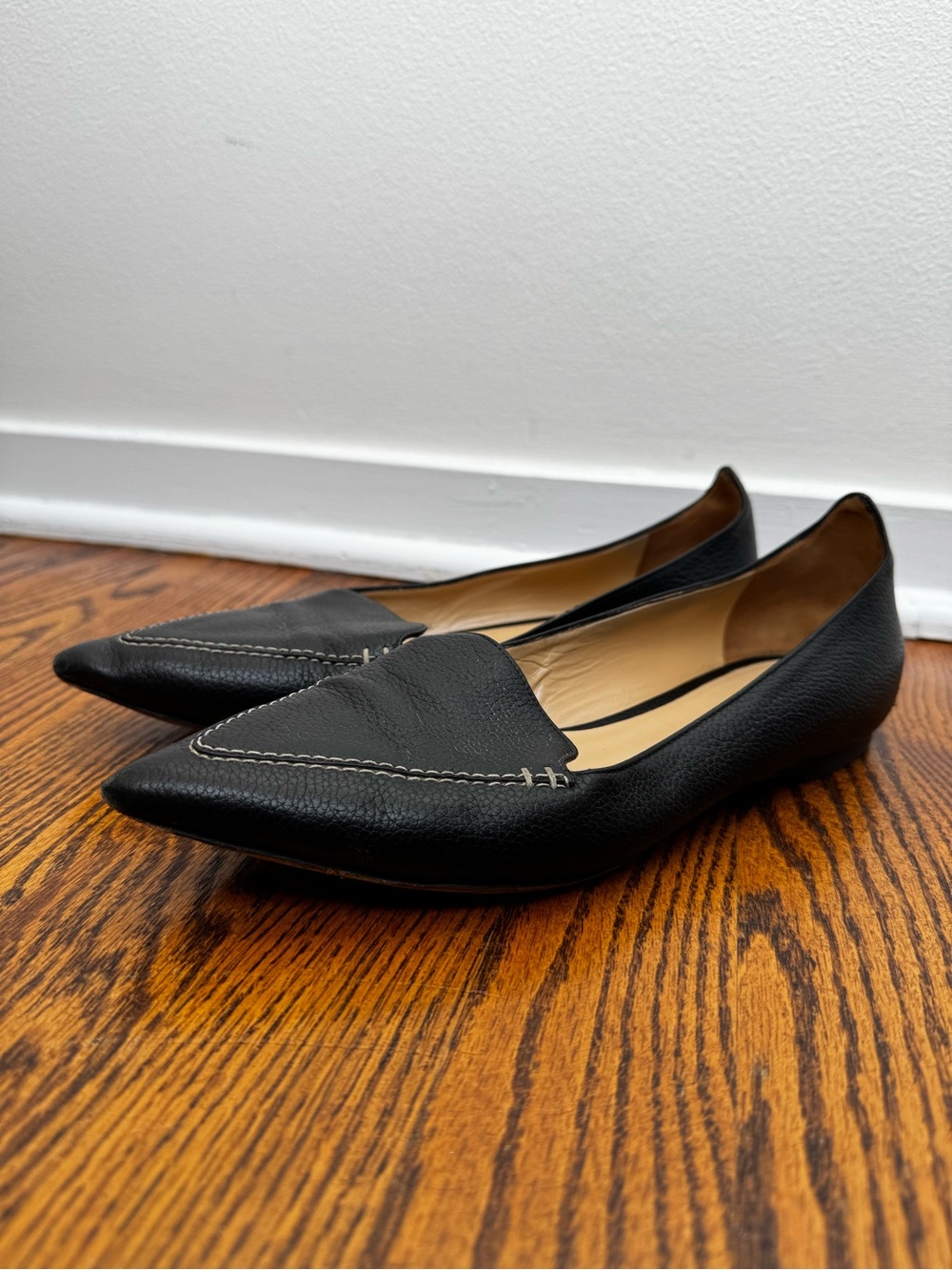 M. Gemi Black Pointed Leather Loafers with Contrast Stitching - Picture 4 of 5